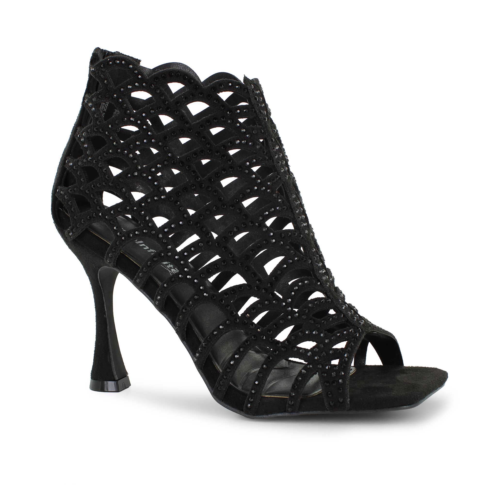 Studio Infinite Louise Right Side View