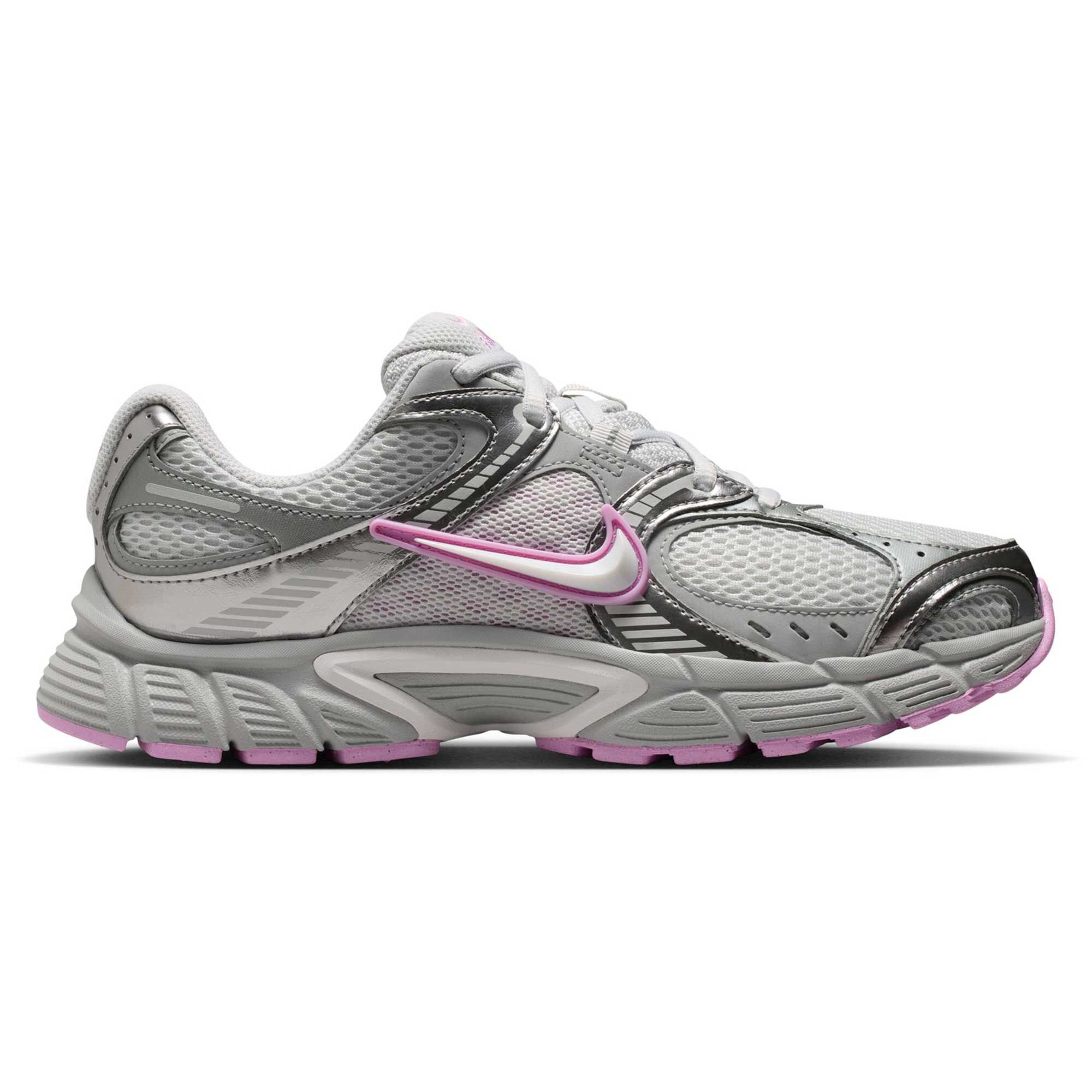 Nike V5 RNR Right Side View