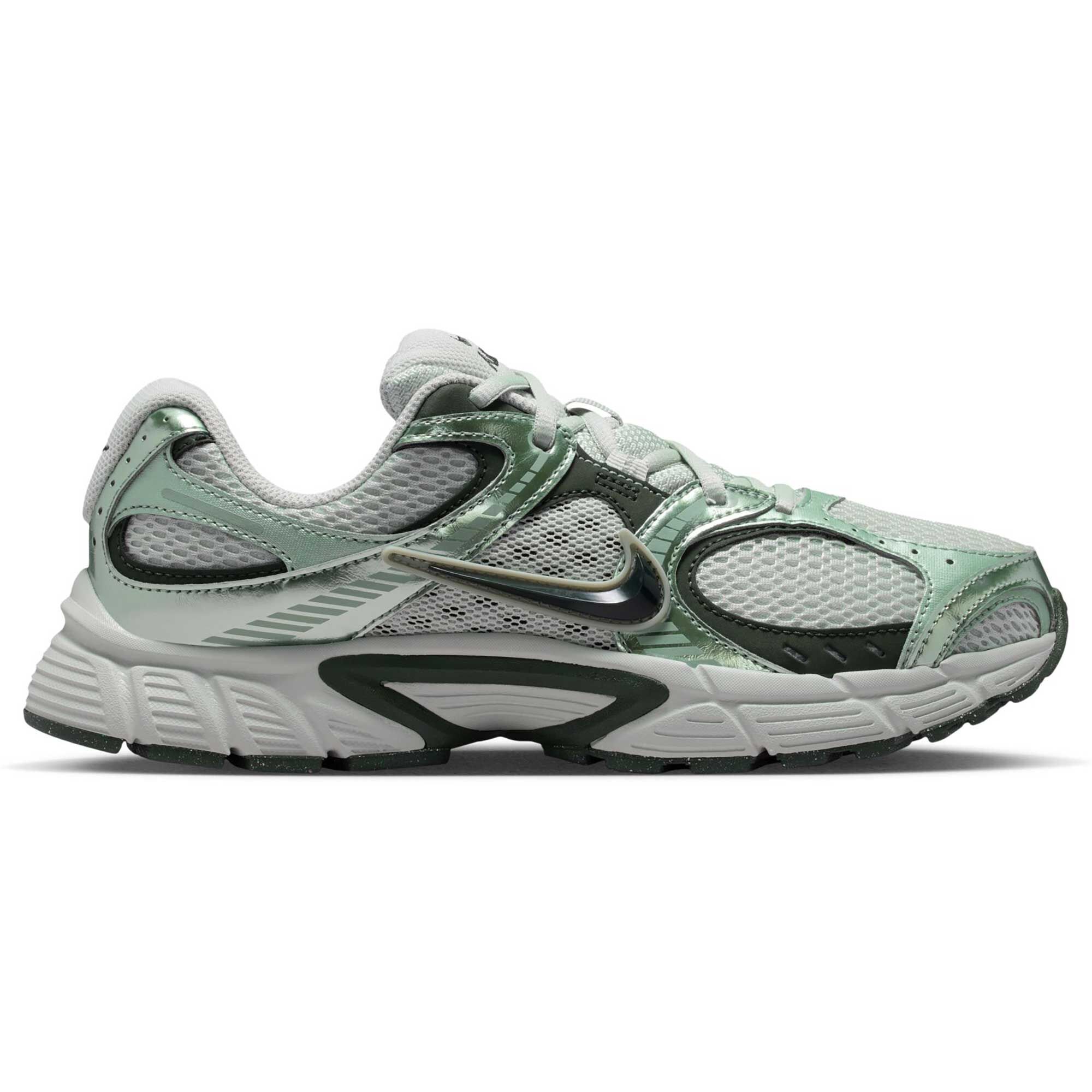 Nike V5 RNR Right Side View