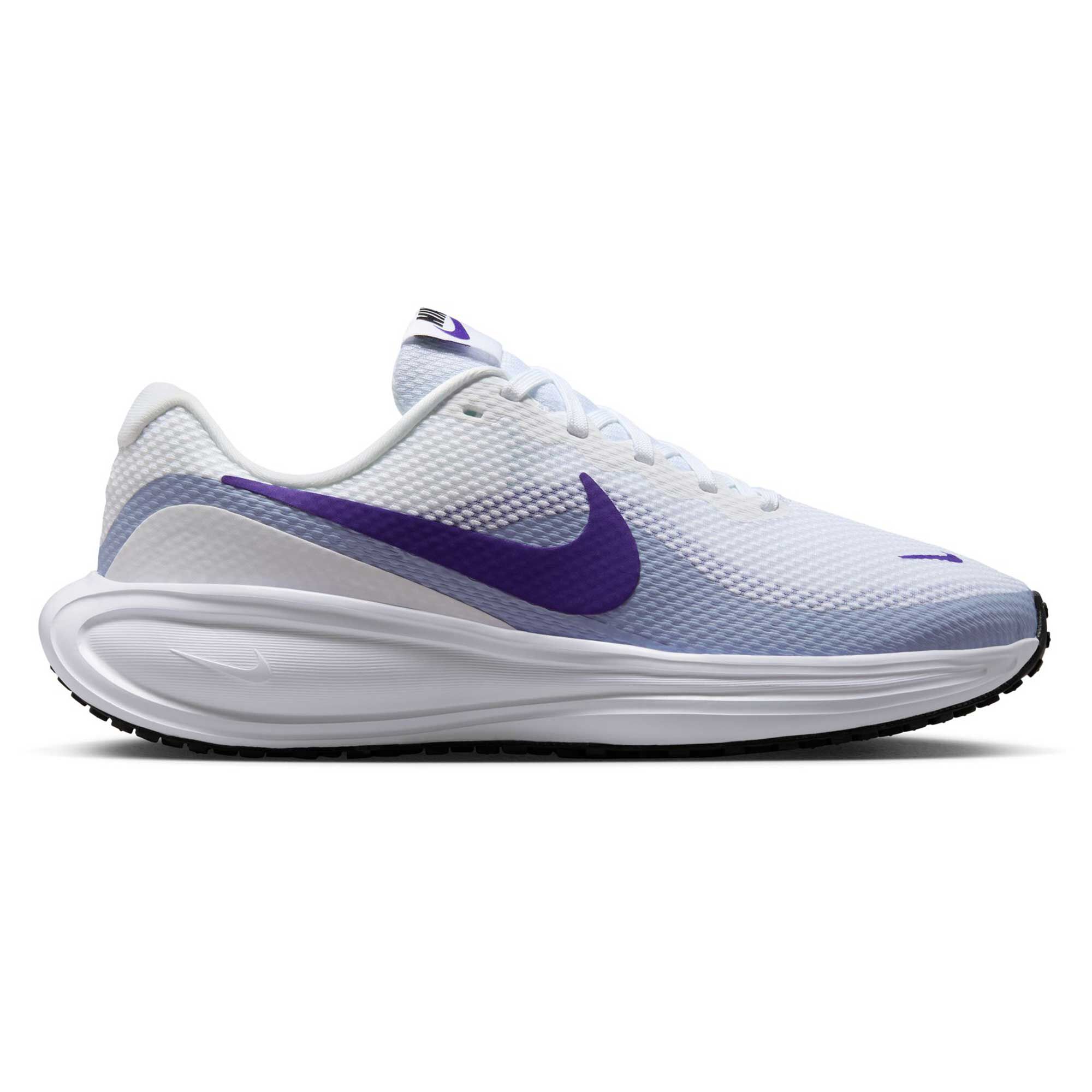 Nike Revolution 8 Right Side View