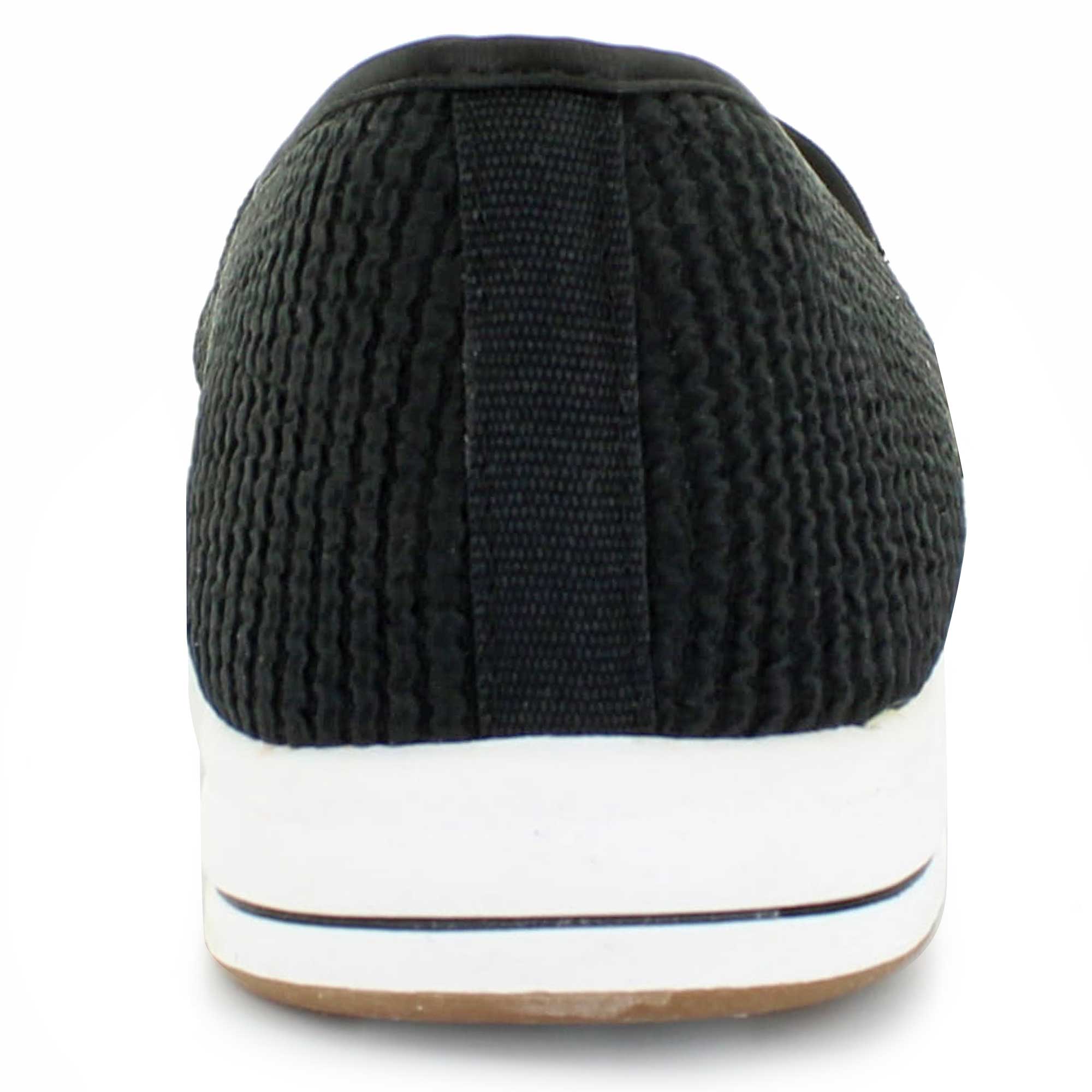 Clarks Cloudsteppers Breeze Stretch