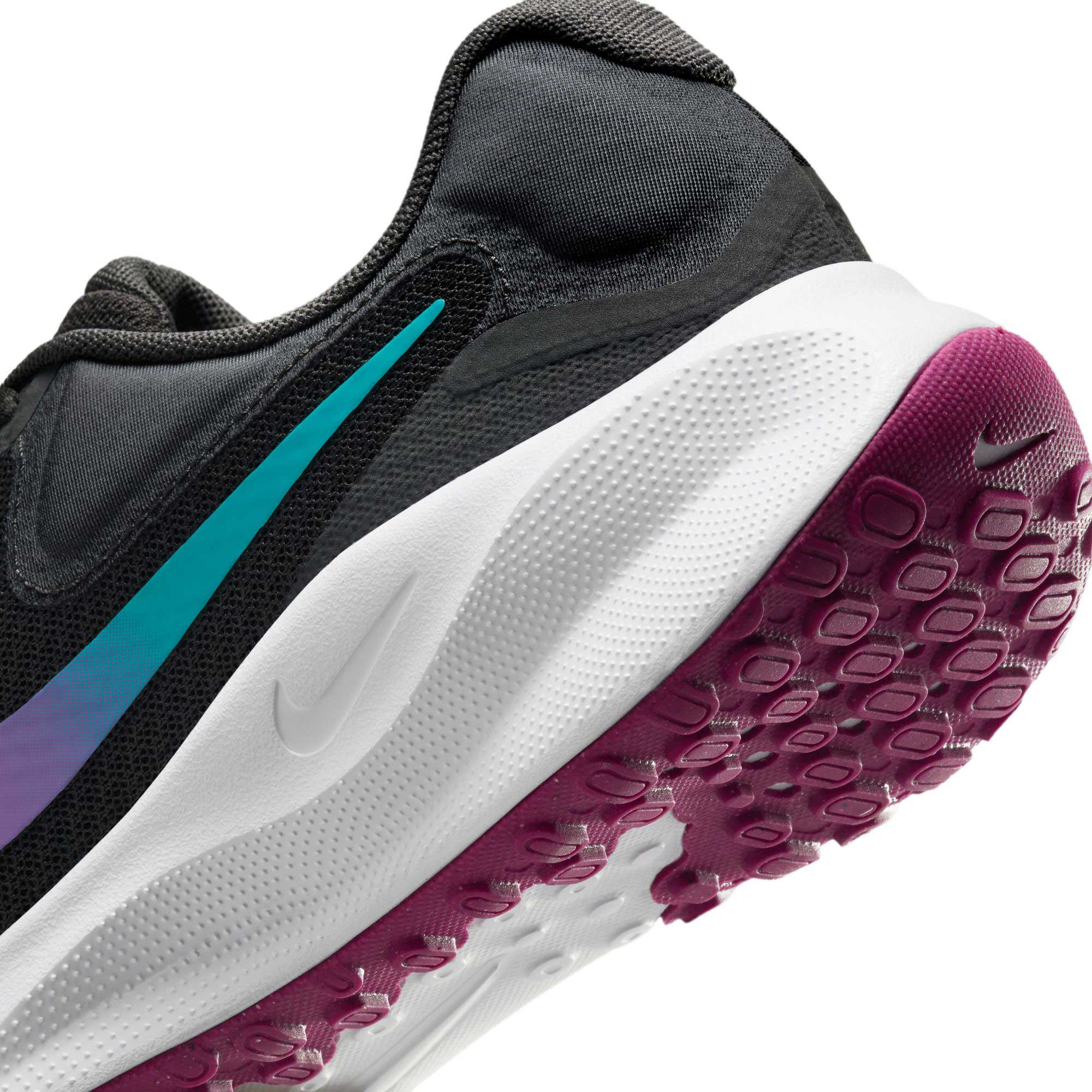 Nike Revolution 7