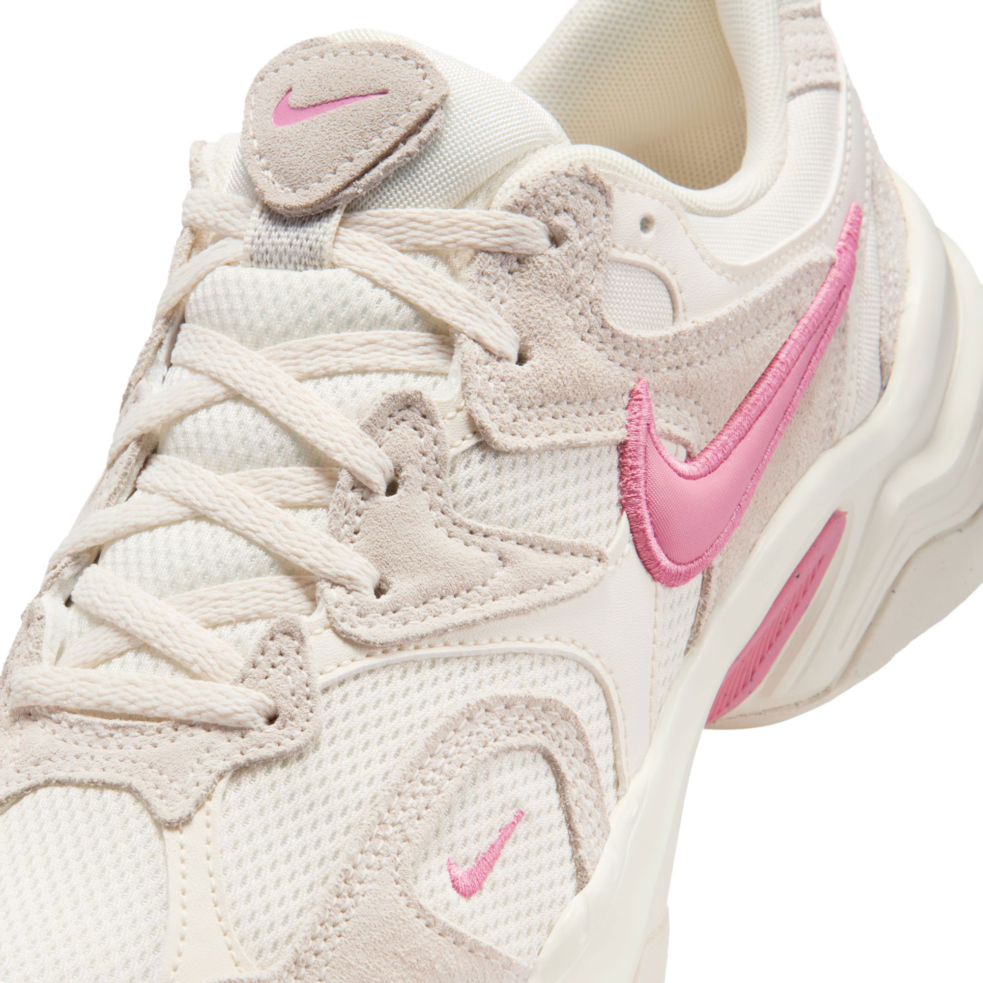 Nike AL8